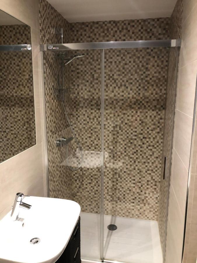 Westone Suite710-Hosted By Sweetstay Гибралтар Екстериор снимка