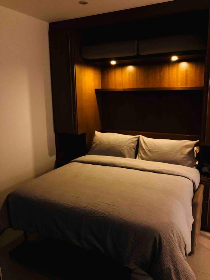Westone Suite710-Hosted By Sweetstay Гибралтар Екстериор снимка